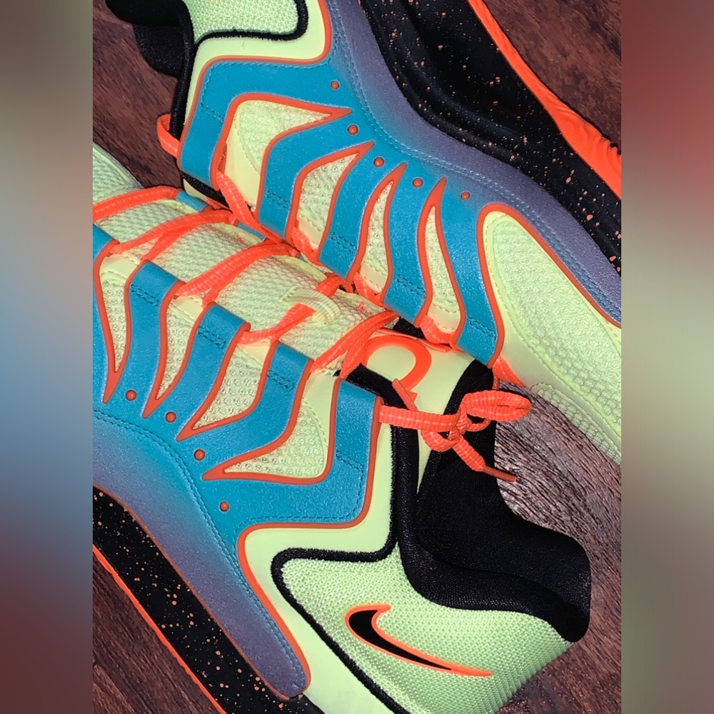 Nike Kevin Durant basketball shoes - Picture 2 of 13